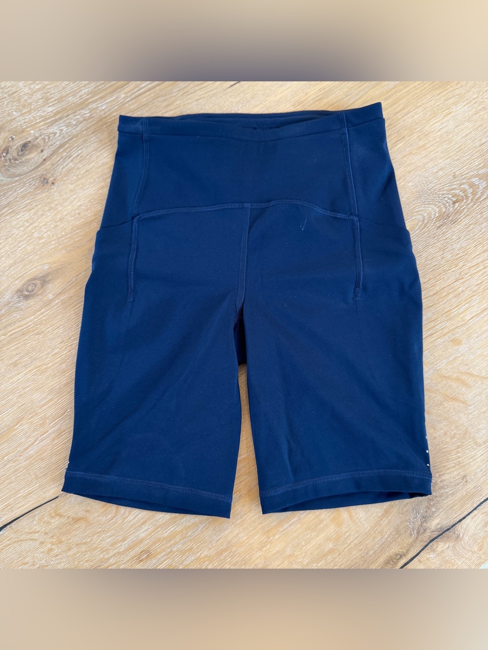 Lululemon Size 4 Swift Speed High-Rise Biker Shorts 8" in True Navy